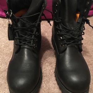 7W Black Timberlands